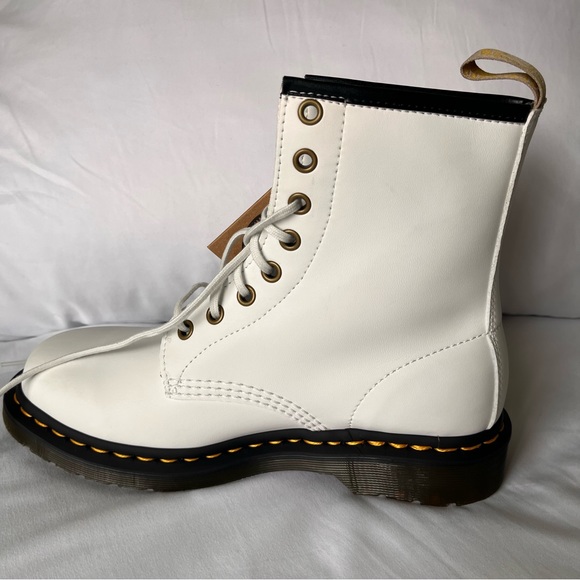 SOLD!!🧾🍒DOC MARTEN VEGAN LEATHER WHITE 1460 KEMBLE LACE UP BOOTS 7W/6M - Picture 14 of 15